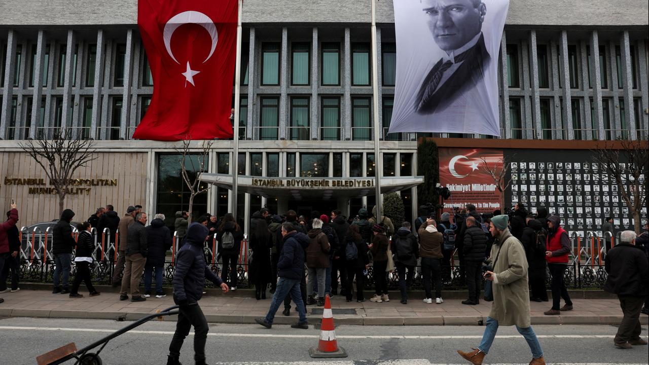 Weitere Festnahmen in der Türkei nach Inhaftierung İmamoğlus
