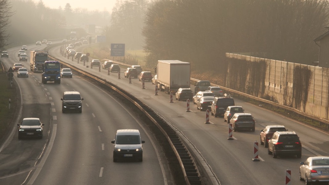 Oster-Reiseverkehr: Heute volle Straßen und Autobahnen erwartet | NDR.de - Nachrichten