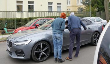 In Berlin-Westend stellen Anwohner jetzt Autofahrer zur Rede