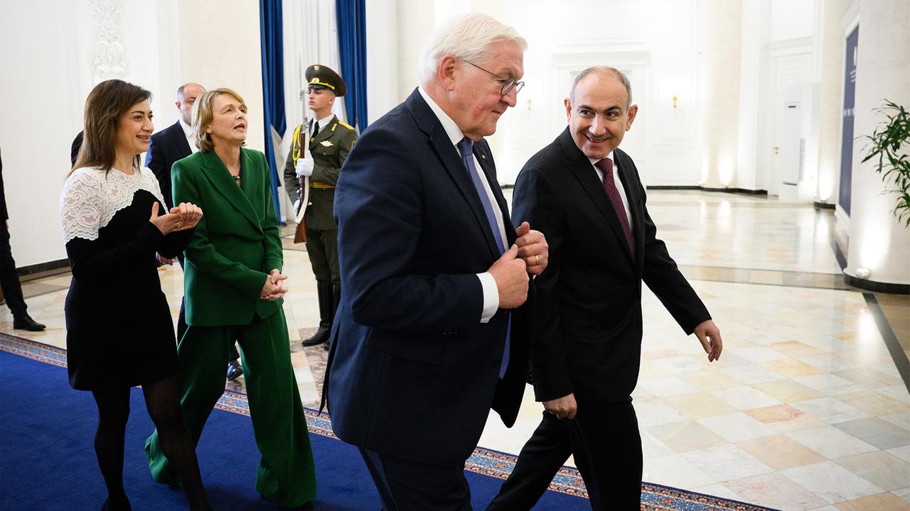 Steinmeier im Südkaukasus - Besuch zu einem kritischen Zeitpunkt