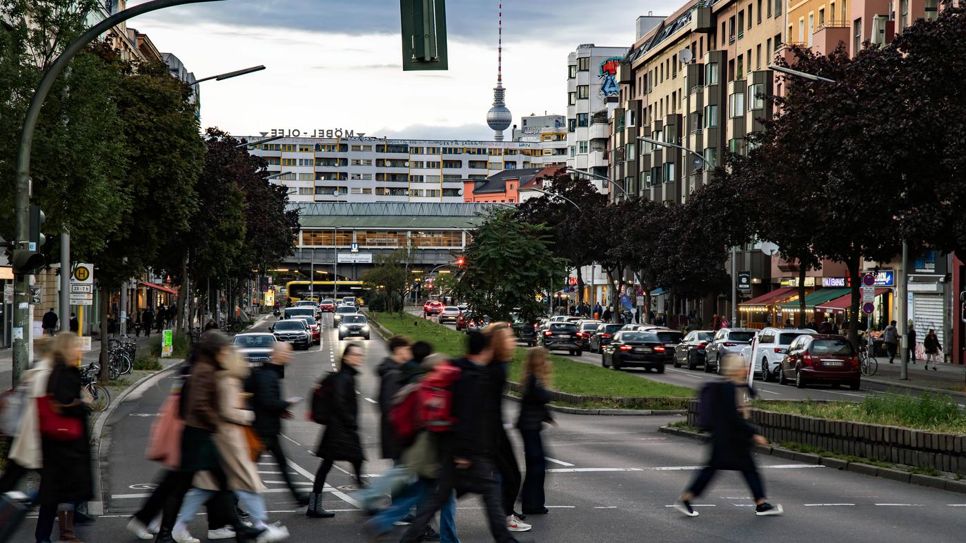 Das Auto bleibt immer öfter stehen, zu Fuß gehen boomt
