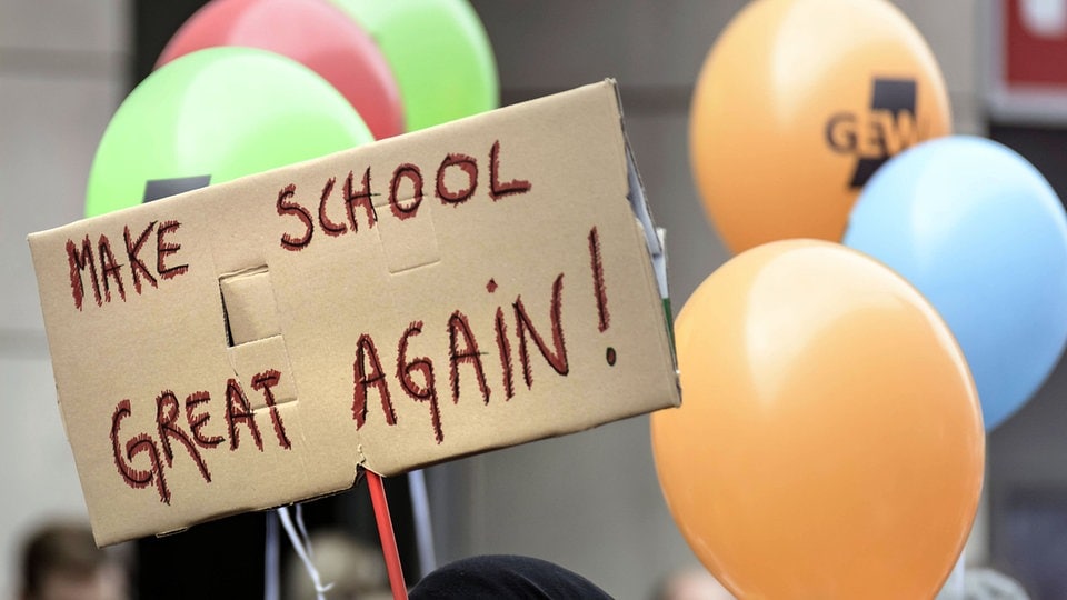 Sachsens Lehrer protestieren gegen Pläne des Kultusministers gegen Unterrichtsausfall