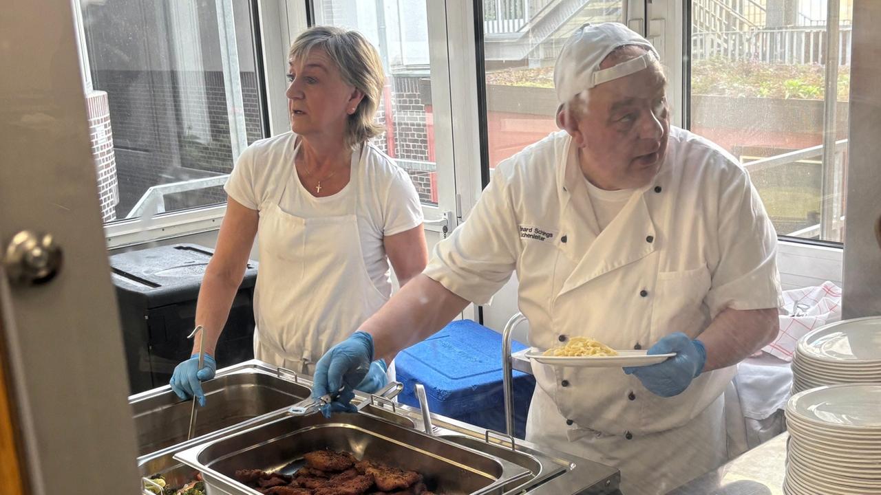 Baden-Württemberg: Verspätetes Oster-Fest in Mannheim: Ex-Obdachloser organisiert Essen