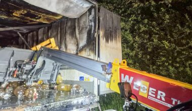 Baden-Württemberg: Lkw-Brand auf A8 bei Karlsruhe sorgt für stundenlange Sperrung und Stau