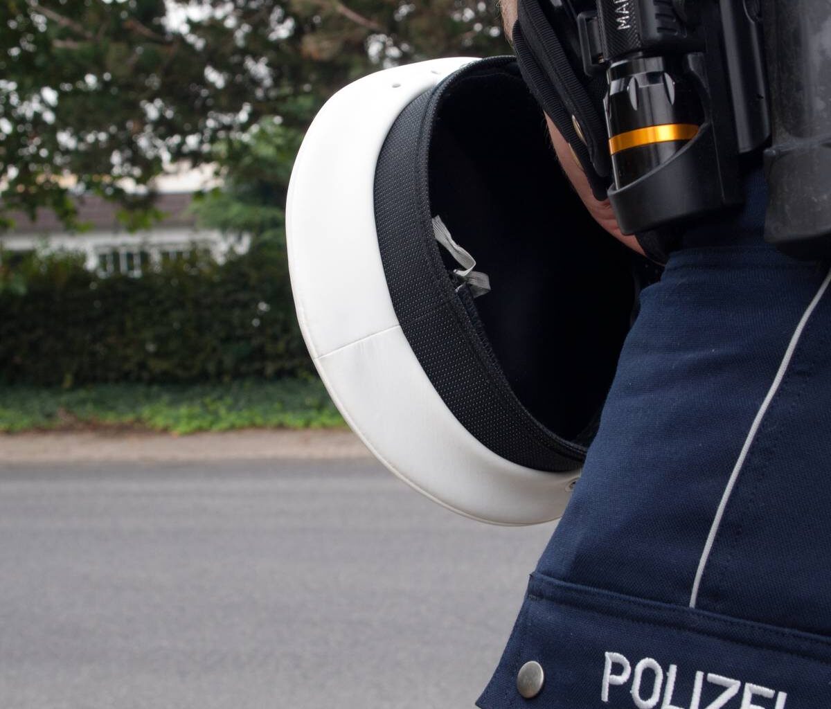 Kleinkind verletzt: Bonner Polizei sucht nach Autofahrer