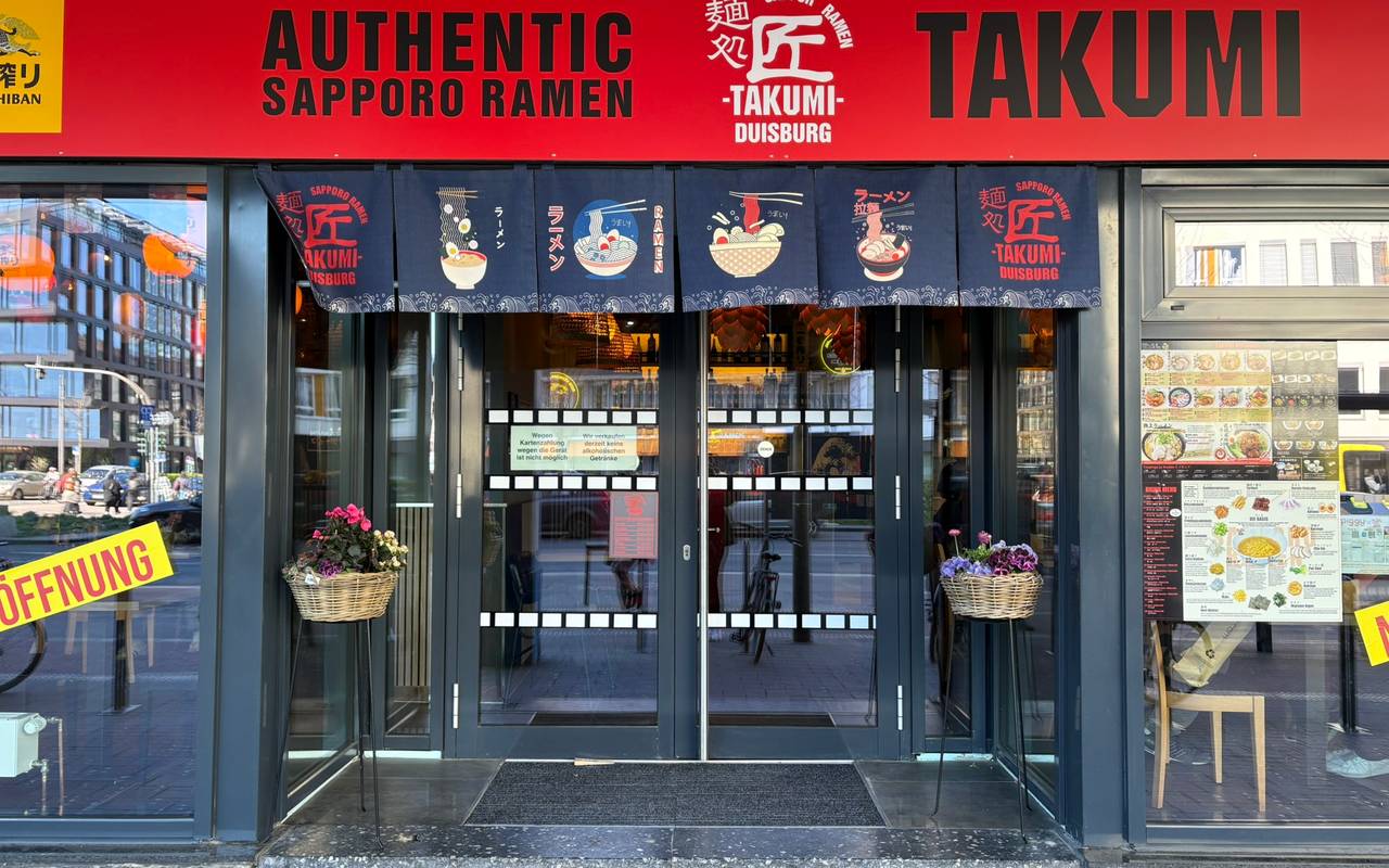 Das japanische Nudelsuppenrestaurant Takumi hat neu in Duisburg eröffnet.