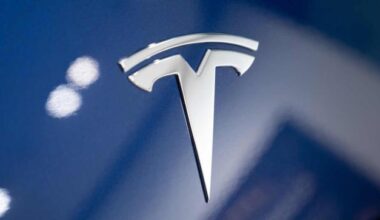 Erwartungen gesenkt: Tesla unter Druck: Deutsche Bank senkt Kursziel drastisch!
