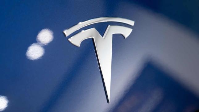 Erwartungen gesenkt: Tesla unter Druck: Deutsche Bank senkt Kursziel drastisch!