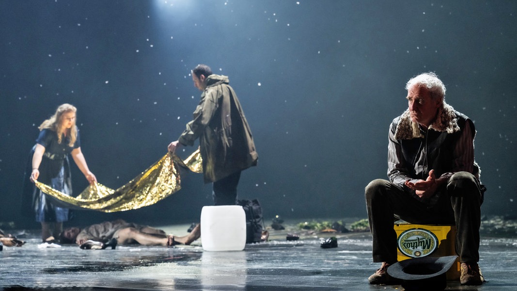 Oper "The Greek Passion" in Hannover: Geflüchtete als Prüfstein  | NDR.de - Kultur - Bühne - theaterberichte