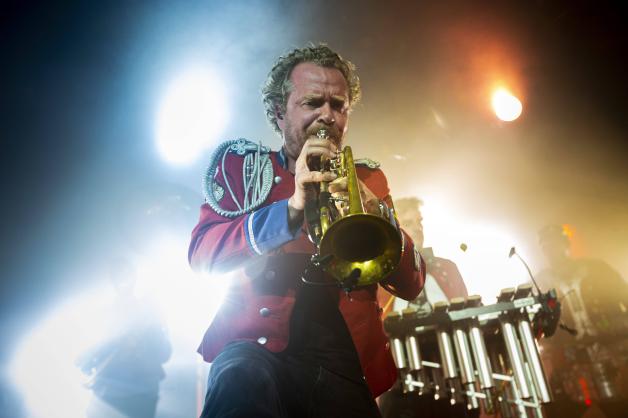 Ganz bei sich und der Musik: Bandleader Thomas Burhorn im Moment völliger Konzentration.