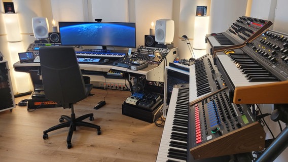 Thomas Lemmer, Chillout-Musiker - Tonstudio © NDR Foto: Britta Nareyka