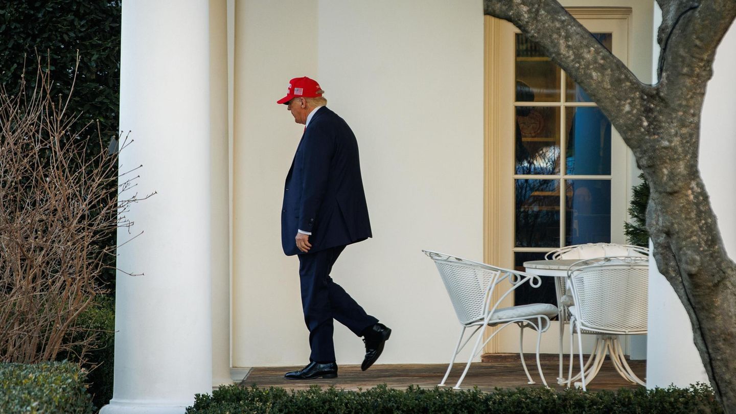 Donald Trump auf einer Terrasse des Weißen Hauses