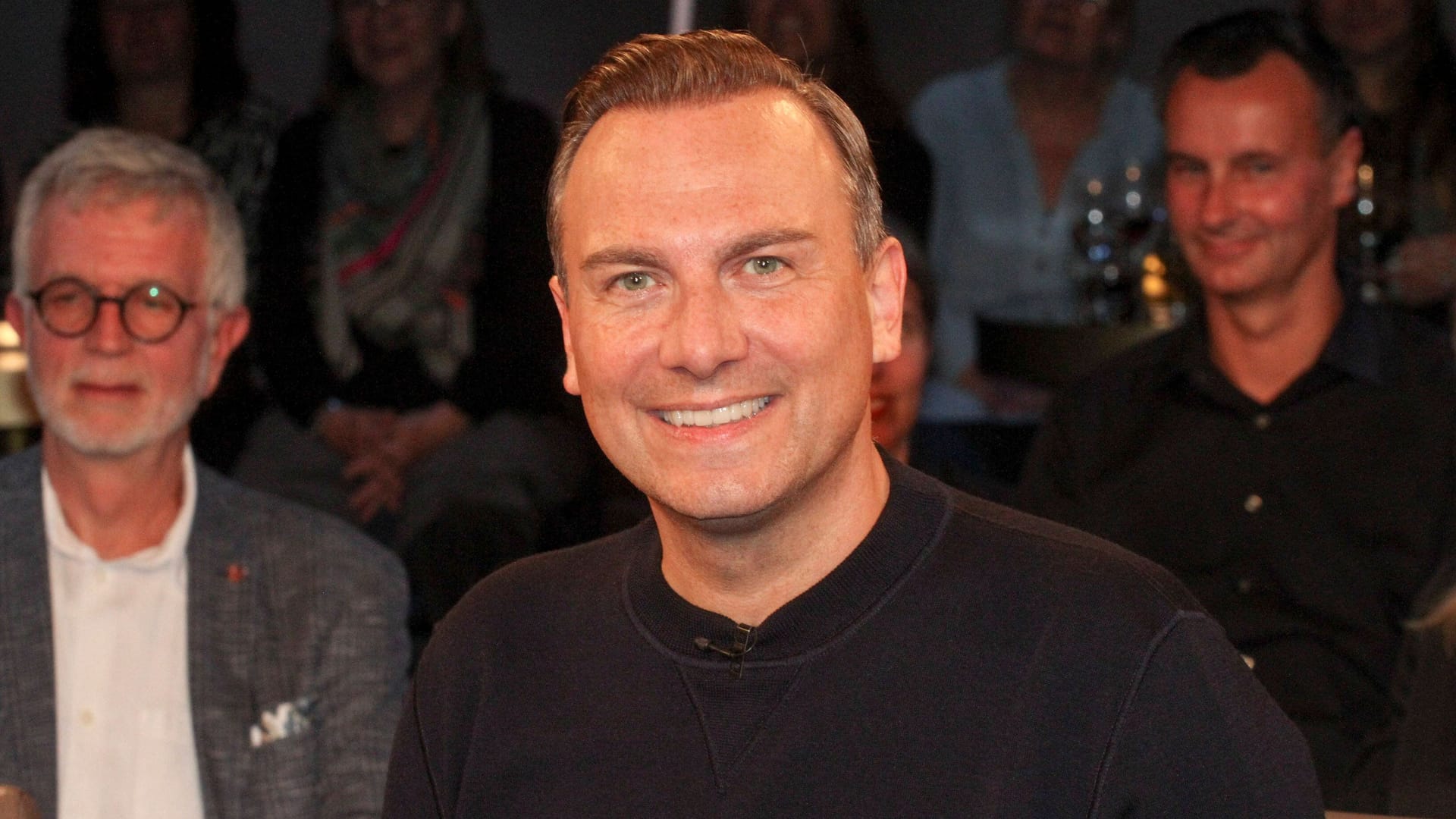 TV-Koch Tim Raue (Archivbild): Eigentlich sollte sein Restaurant im Fernsehturm an Ostern eröffnen. Doch dazu kommt es nicht.