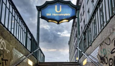 18-Jähriger klaut am Hermannplatz, beißt Opfer und sticht zu