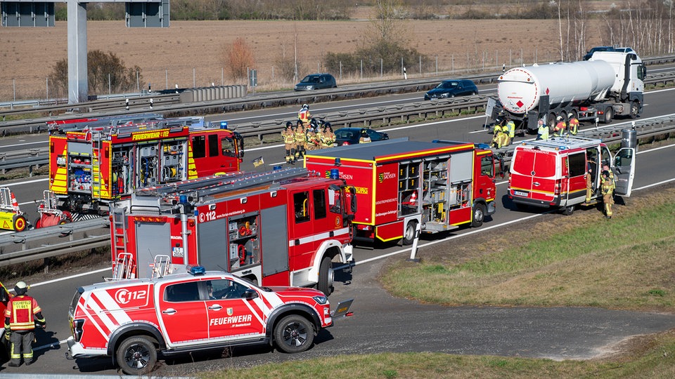 Tödlicher Unfall auf A38 bei Leipzig - Autobahn wieder frei
