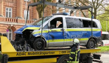 Nach Unfall auf A215: Polizei baut Unfall auf Einsatzfahrt | NDR.de - Nachrichten