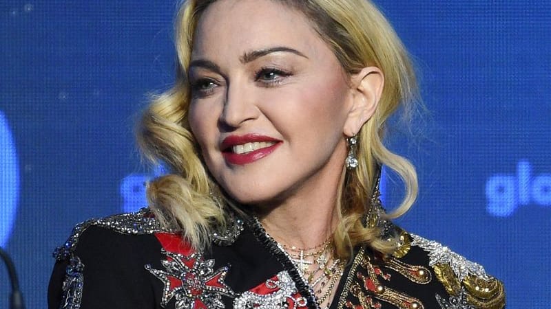 US-Pop-Star Madonna lacht bei der Verleihung der 30. GLAAD Media Awards in New York.