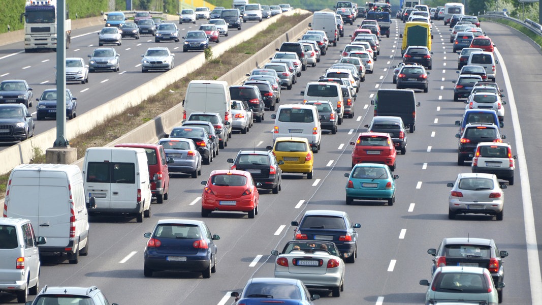 Heute verkehrsreichster Tag: ADAC erwartet viele Staus über Ostern | NDR.de - Nachrichten