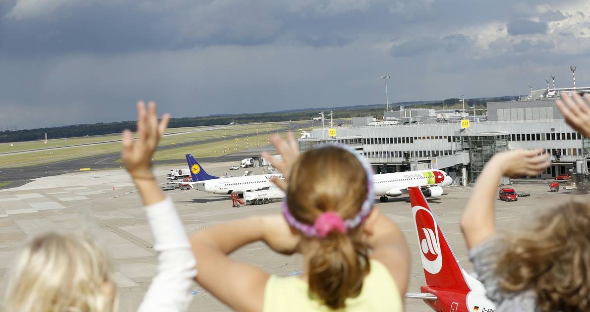 Flughafen Düsseldorf öffnet die Besucherterrasse