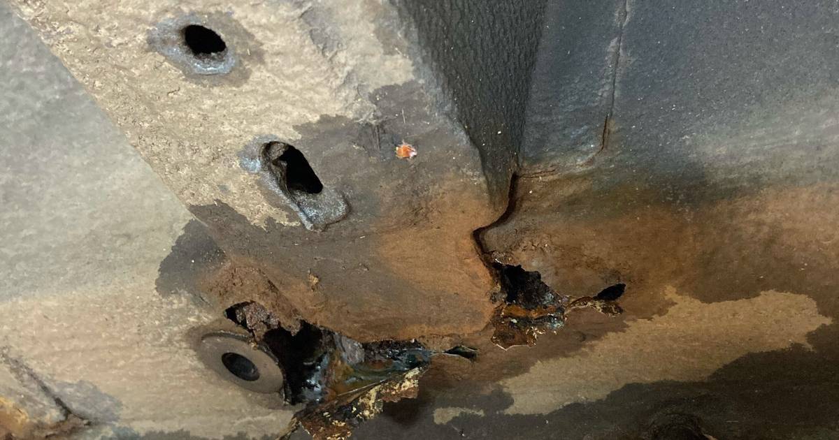 Polizei zieht Schrott-Kleinlaster mit gefälschtem TÜV-aus dem Verkehr