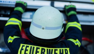 Polizei ermittelt nach Brand in Friedhofstoilette