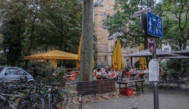 Gericht gibt Eilanträge gegen nächtliches Verweilverbot statt