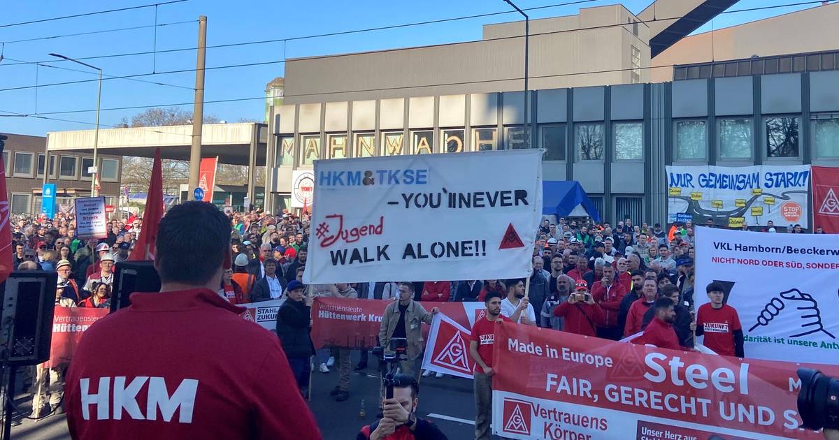 Stahlarbeiter protestieren gegen Pläne des Vorstands von Thyssenkrupp