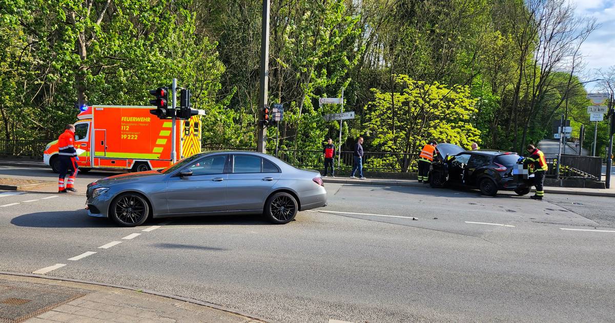 Verkehrsunfall in Wuppertal: Ein Mensch leicht verletzt