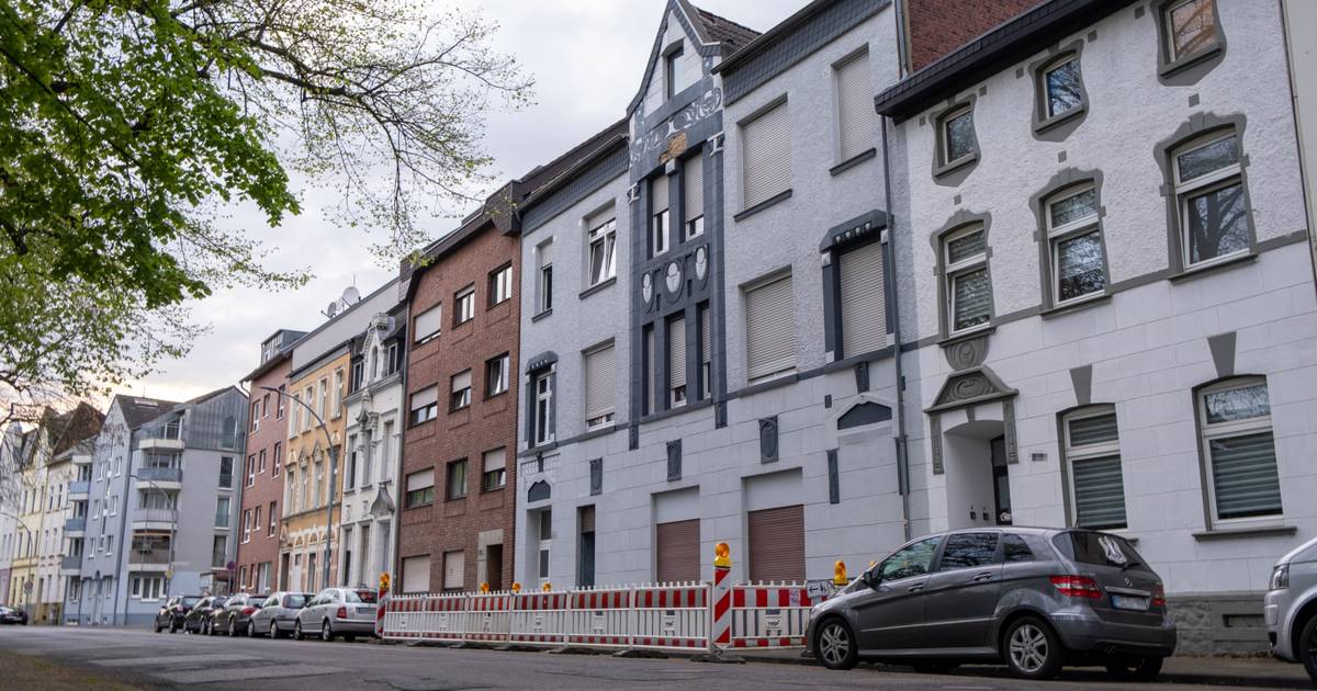 Sperrung der Neusser Straße nach Einsatz der Feuerwehr