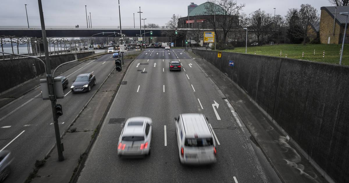 Düsseldorf: Kurzzeitige Verkehrsbehinderungen im Rheinufertunnel