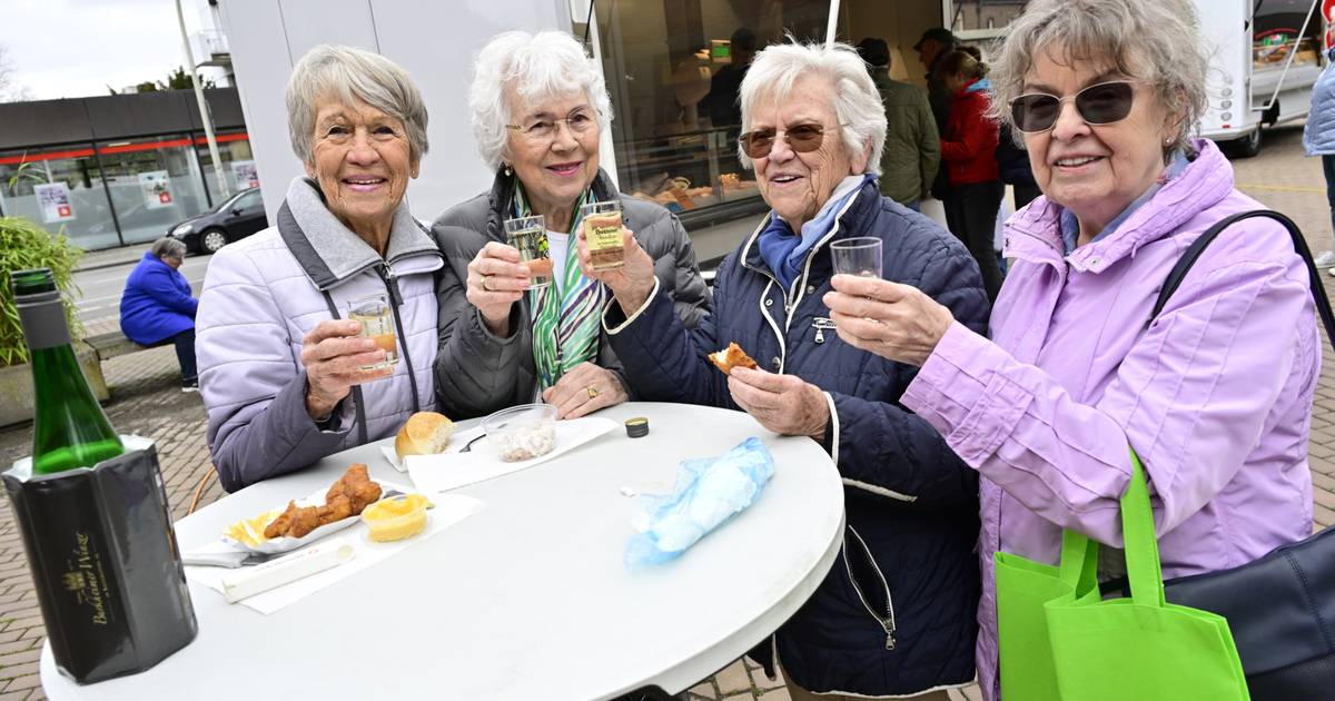 Fischstammtisch auf dem Hardter Wochenmarkt