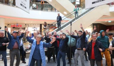 Flashmob vom Bayer-Männerchor in Rathaus-Galerie