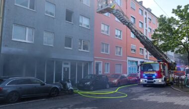 Feuerwehr rettet Bewohner bei Brand in Wuppertaler Südstadt