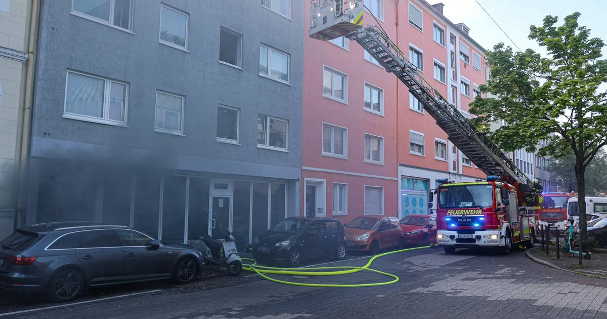 Feuerwehr rettet Bewohner bei Brand in Wuppertaler Südstadt