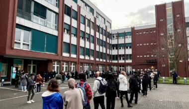 Langes Warten auf Termine - Um Mitternacht zur Ausländerbehörde in Düsseldorf