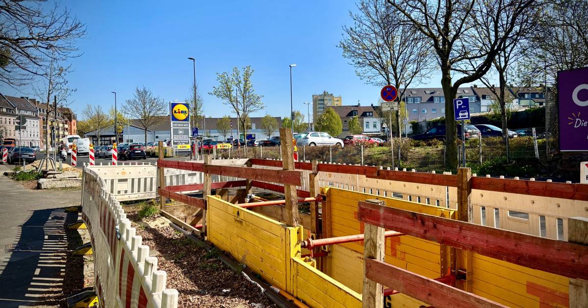 Geister-Baustelle auf der Darmstädter Straße in Eller