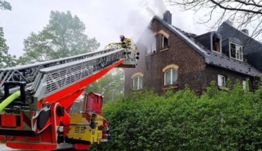 Bewohner stribt nach Brand in Dachgeschosswohnung 