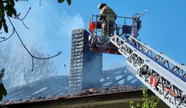 Verlassene Villa brennt zweimal hintereinander 