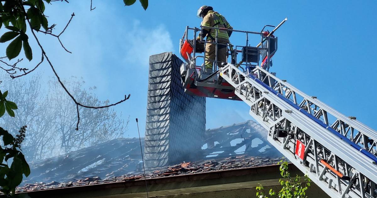 Verlassene Villa brennt zweimal hintereinander 