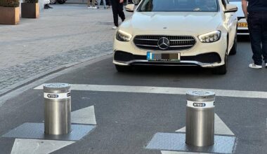 Polleranlage versperrt die Mühlenstraße nun an Wochenenden