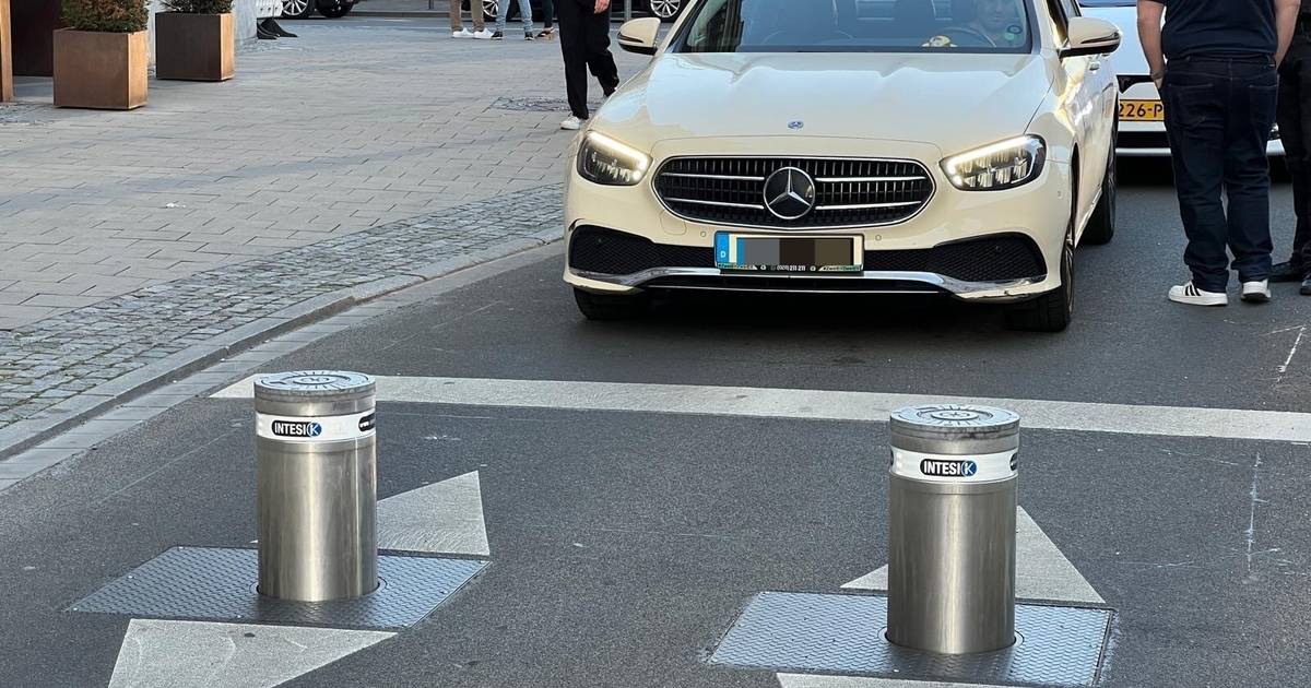Polleranlage versperrt die Mühlenstraße nun an Wochenenden
