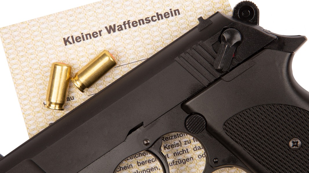 Immer mehr Schleswig-Holsteiner haben Kleinen Waffenschein | NDR.de - Nachrichten