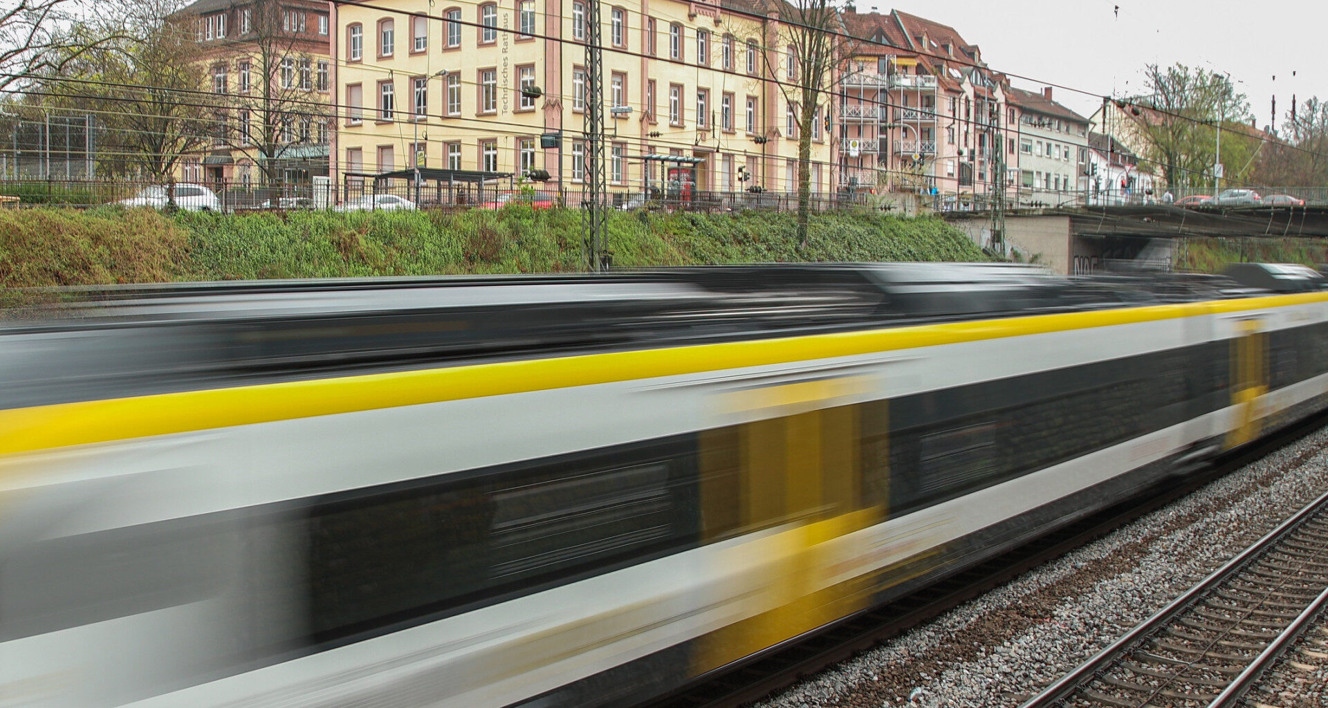 Lahr: Fahrkartenkontrolleur gegen Kopf geschlagen - Hitradio Ohr