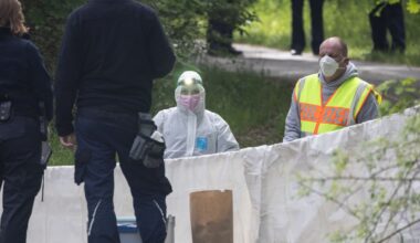 Babyleiche in Berlin entdeckt: Mutter (25) stellt sich bei Polizei | Regional