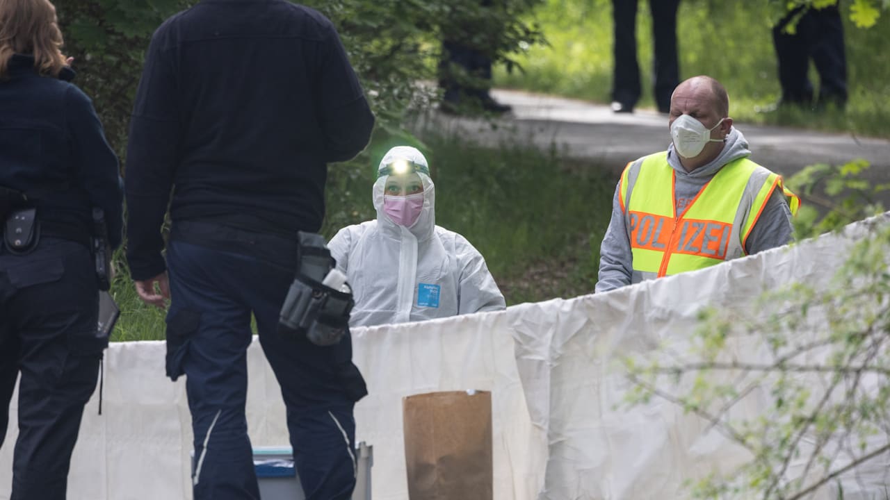 Babyleiche in Berlin entdeckt: Mutter (25) stellt sich bei Polizei | Regional