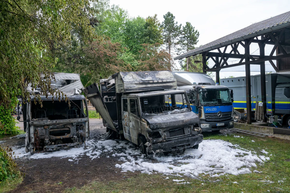 München - Feuer bei Reiterstaffel - Neuer Anschlag auf Polizei? - Bayern