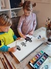 Haily (7) und Jay (4) betätigen sich gerne kreativ, was schon in der Familie liegt.