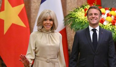Vor laufender Kamera: Ist Frankreichs Präsident Macron von Ehefrau Brigitte weggestoßen worden?