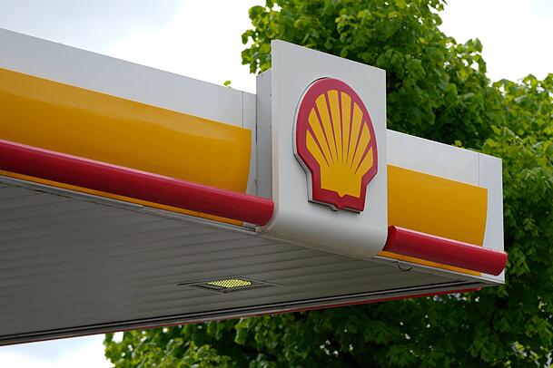 Kunden von Banken der Cash Group können ab 1. Juli kein Bargeld mehr an Shell-Tankstellen abheben.