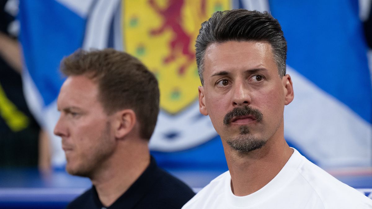 Top-Kandidat beim Stühlerücken: Gibt es für Trainer Sandro Wagner direkt das große Ding?